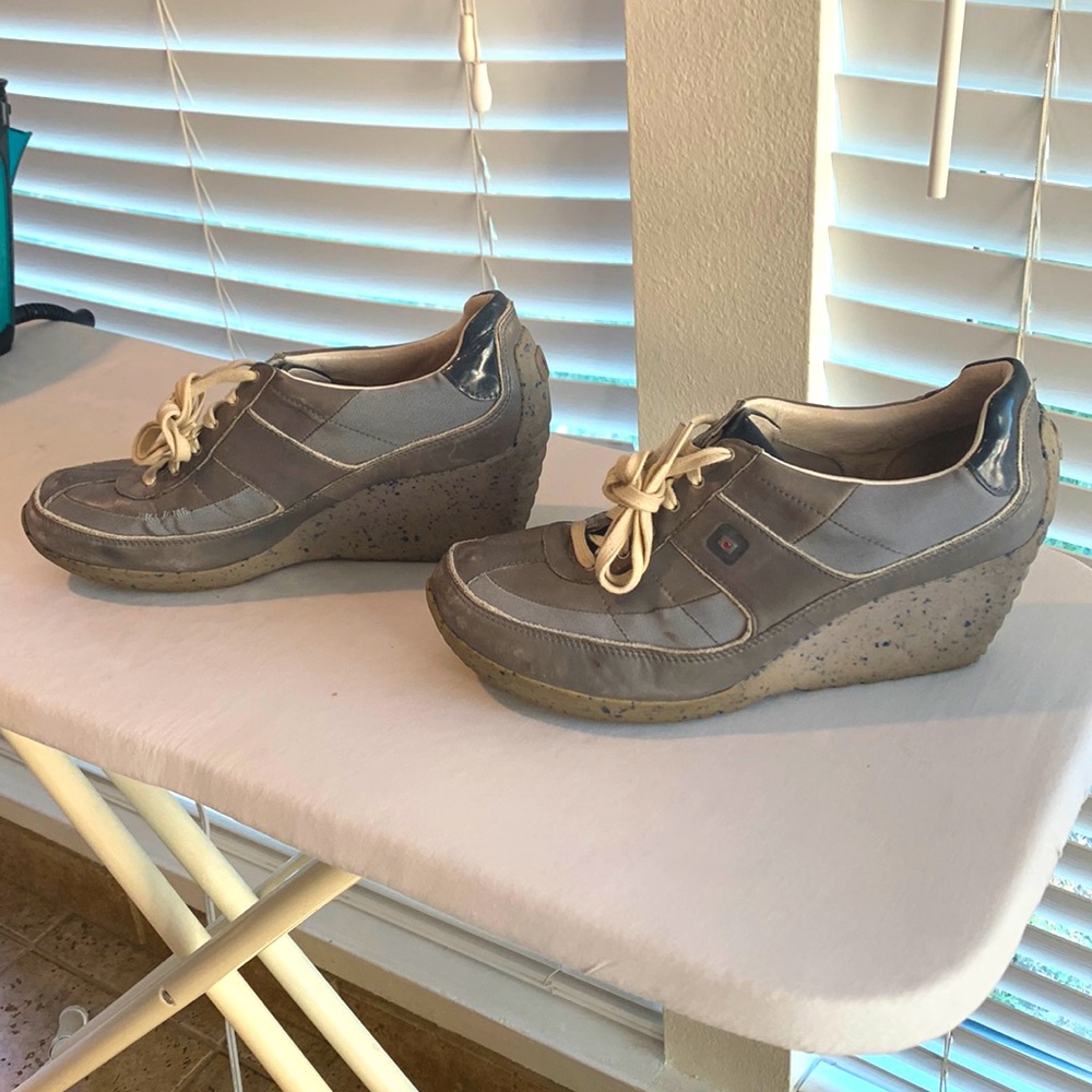Pair of size 10 shoes from TSUBO used but still in great shape.
